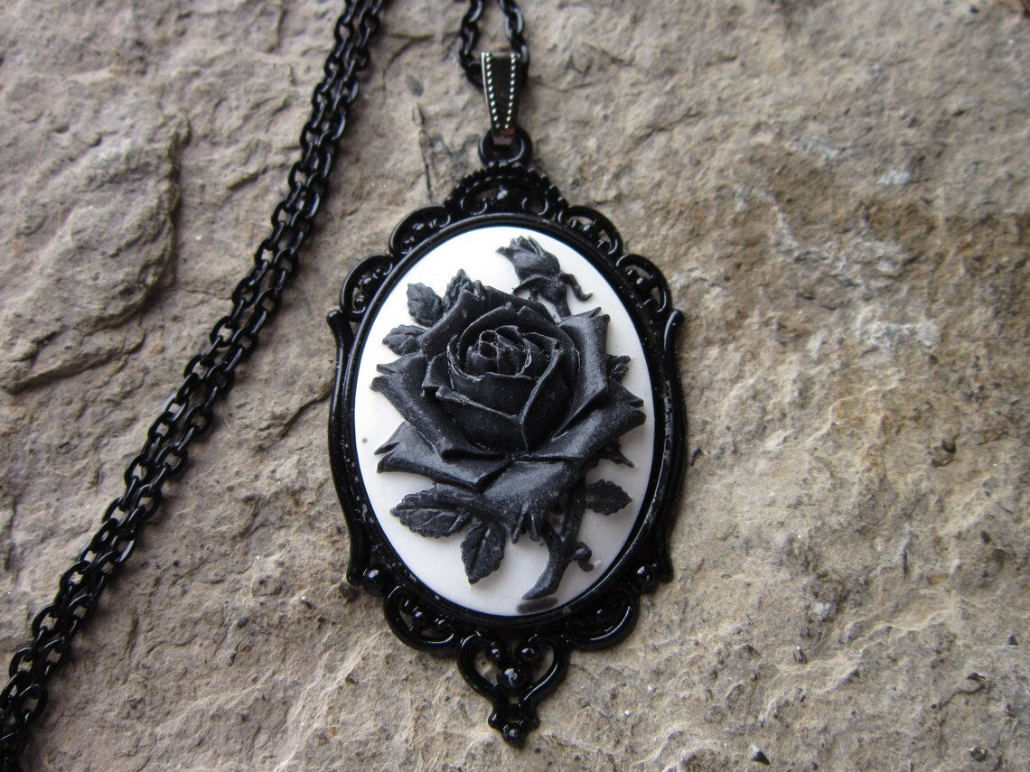 Victoria Black Rose With White Or White Rose With Black Necklace